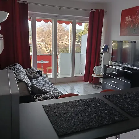 De L'hippodrome Apartment *