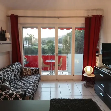 De L'hippodrome Apartment *